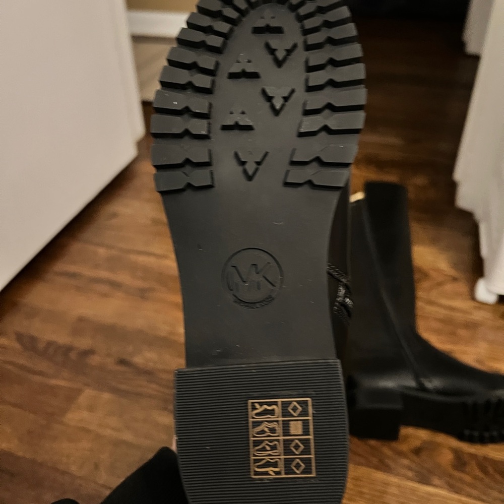 NWOT - Michael Kors Britt Smooth Boot - Picture 12 of 17